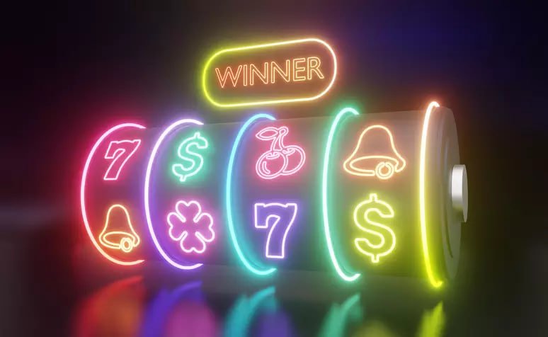 Ace777VIP APP ဖြင့် မိုဘိုင်းမှ Poker ကတ်ဂိမ်း ကစားနေသော Myanmar ကစားသမား